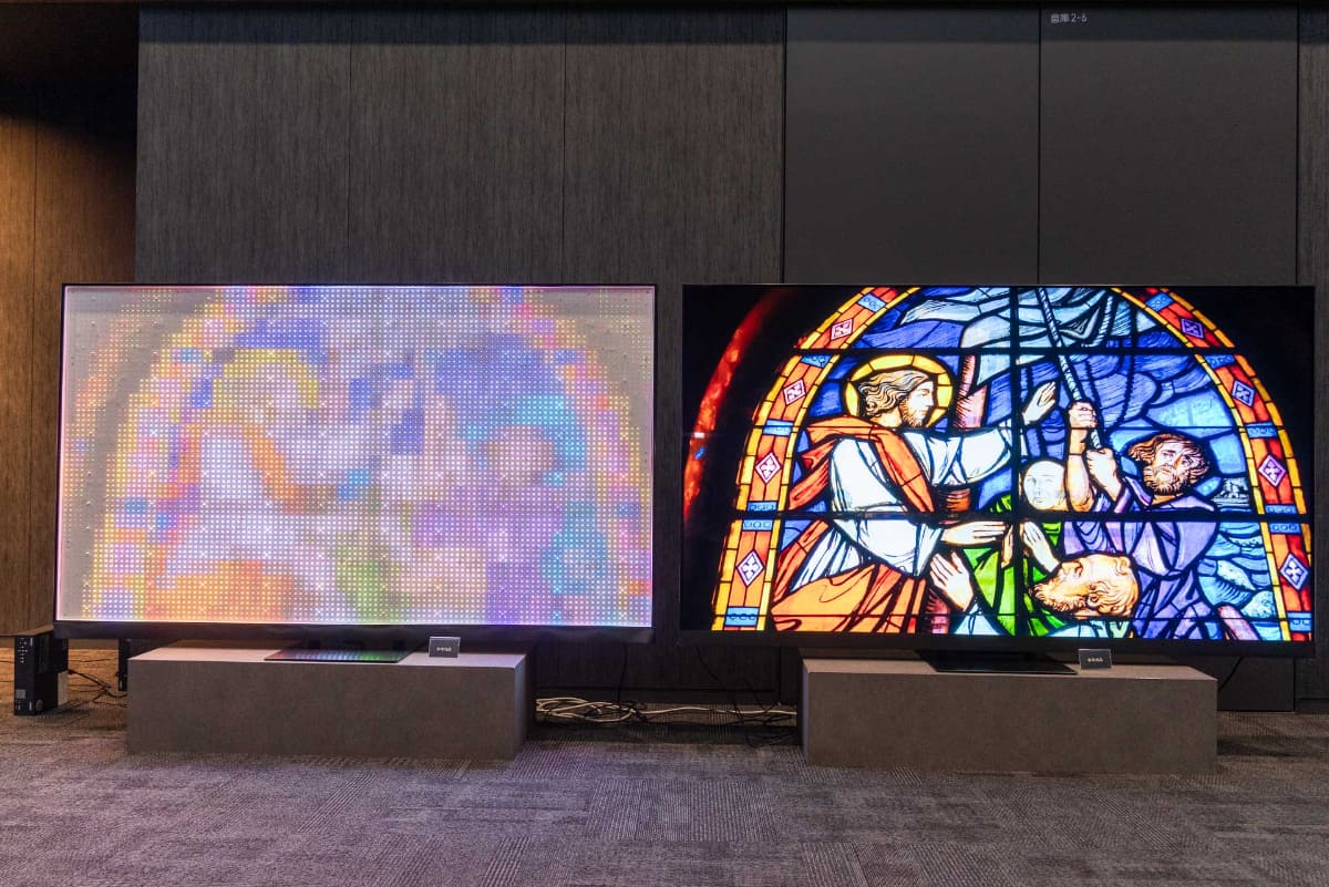 参考展示されたRGBミニLEDのデモ機。開発中の116型レグザとはミニLEDの数やエリア分割数などが異なる