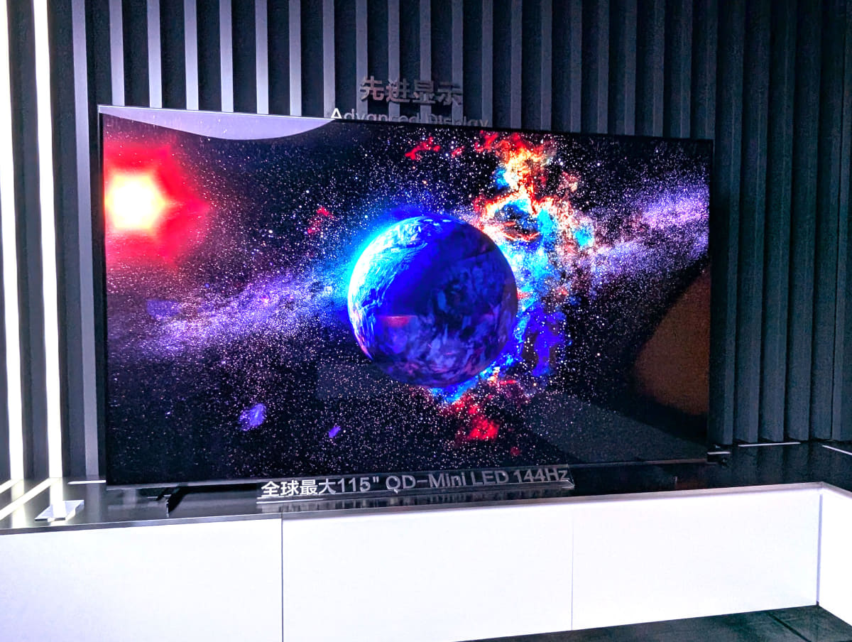量子ドット搭載115型4KミニLEDパネル