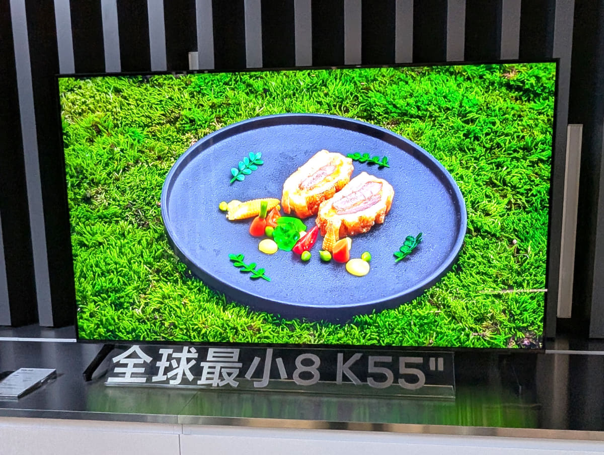 55型8K解像度の液晶パネル