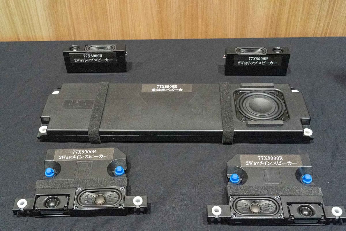 77型「77X8900R」のスピーカーシステム