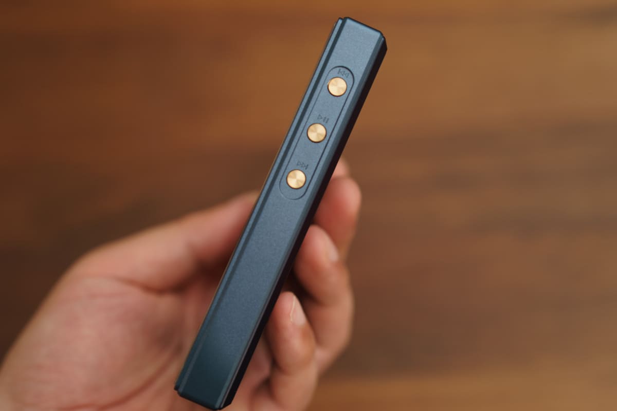 筐体はフルアルミニウム合金製で高級感がある