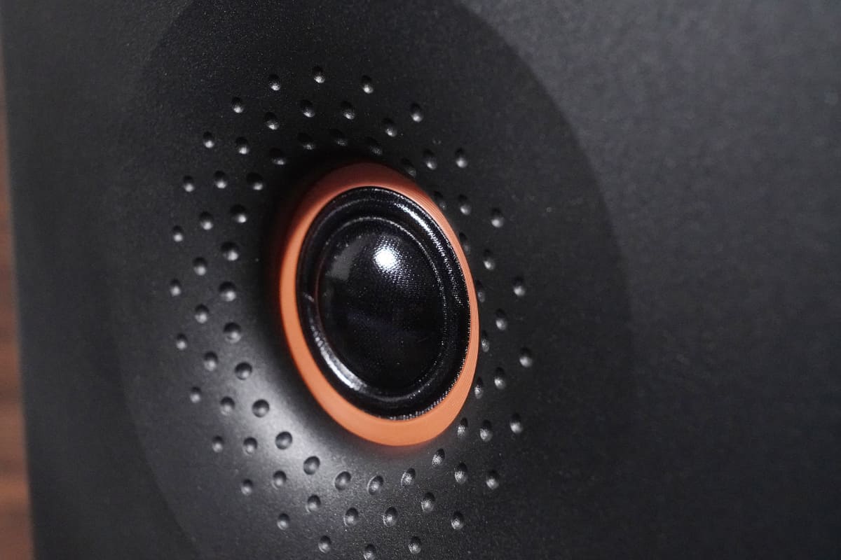 拡散用のディンプル加工が施されたソフトドームツイーター