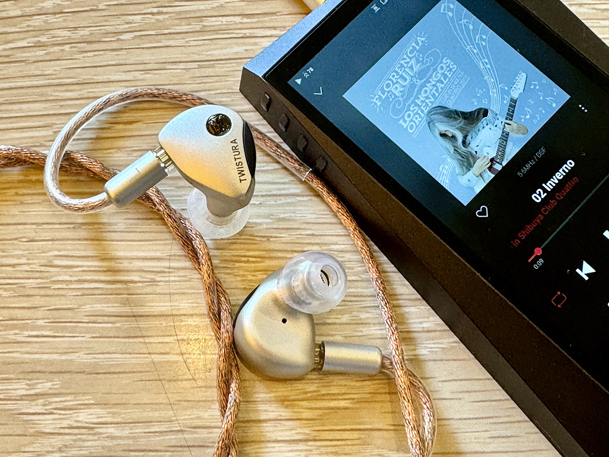 イヤーピースを白色に変える