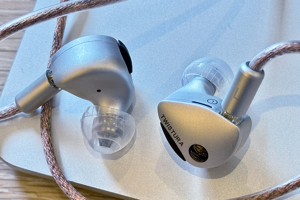 グレードアルミニウム合金をCNC加工し、ハウジングが作られている