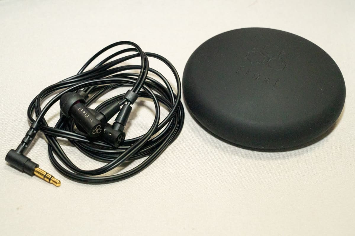 S3000と付属のケース