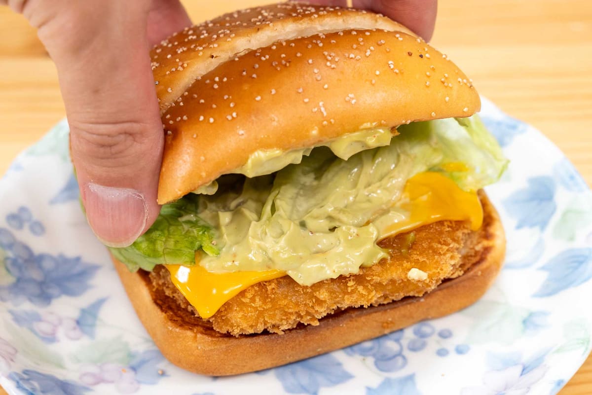 アボカド風味のマヨソースが使われている