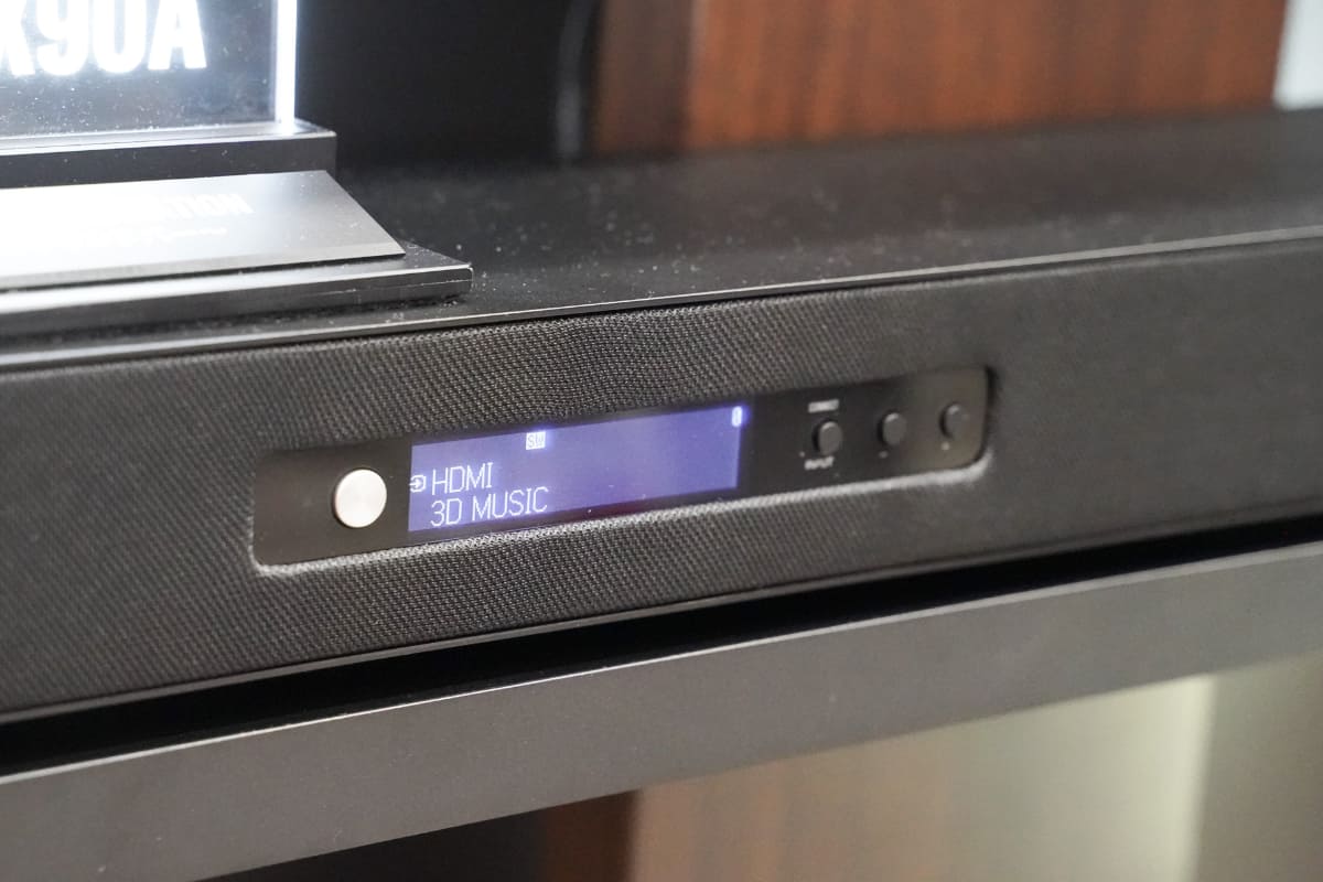 前面にディスプレイを備える