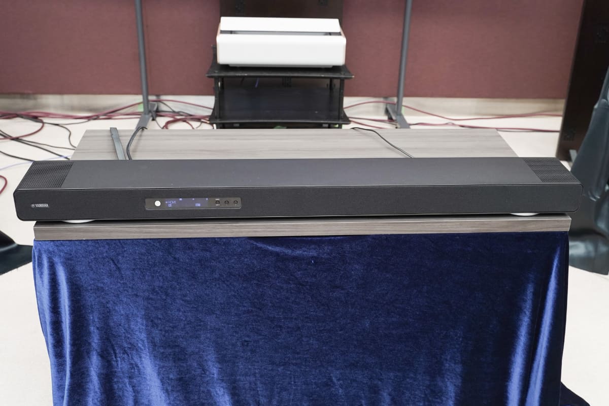 前面にディスプレイを備える