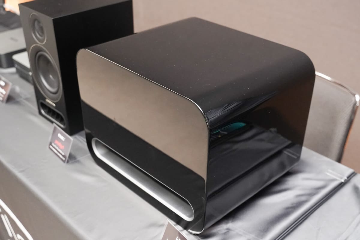 サブウーファーも参考展示