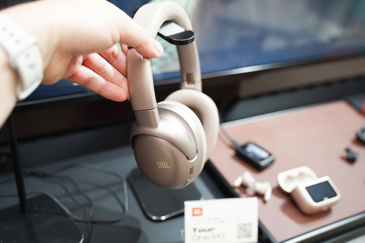 JBL「TOUR ONE M3」