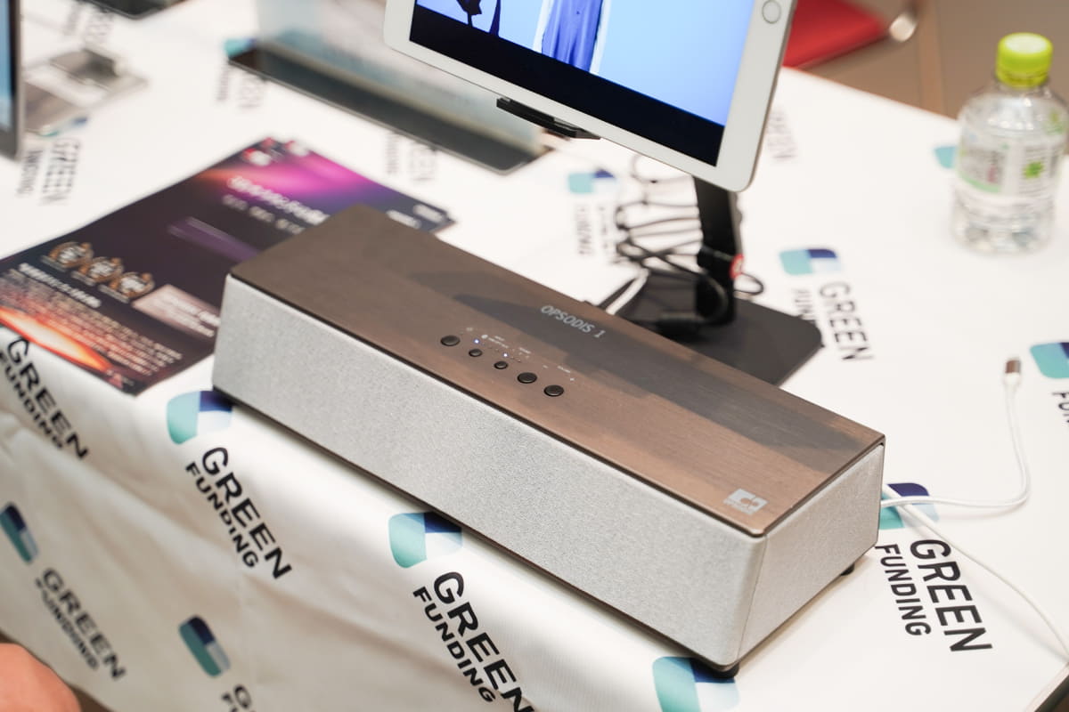 クラウドファンディング支援金が8億円を超えている、鹿島建設の小型スピーカー「OPSODIS 1」も体験できる