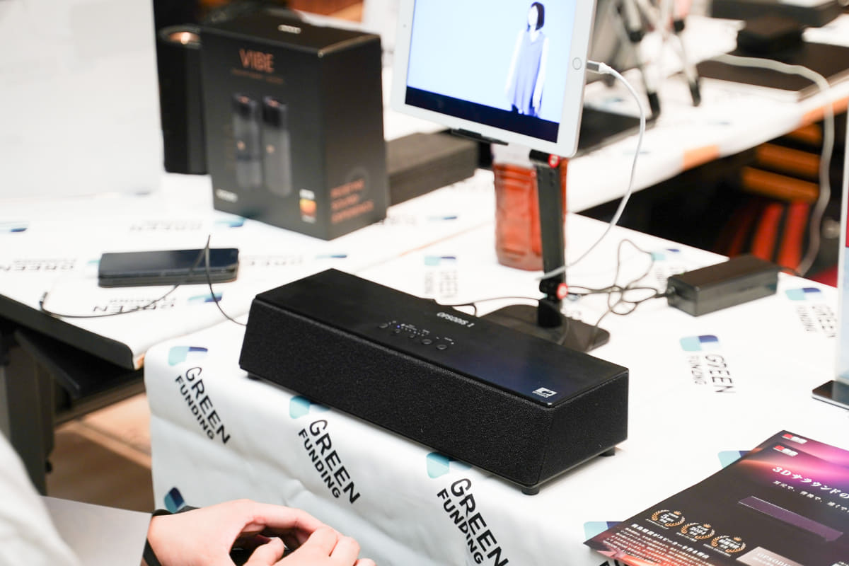 クラウドファンディング支援金が8億円を超えている、鹿島建設の小型スピーカー「OPSODIS 1」も体験できる