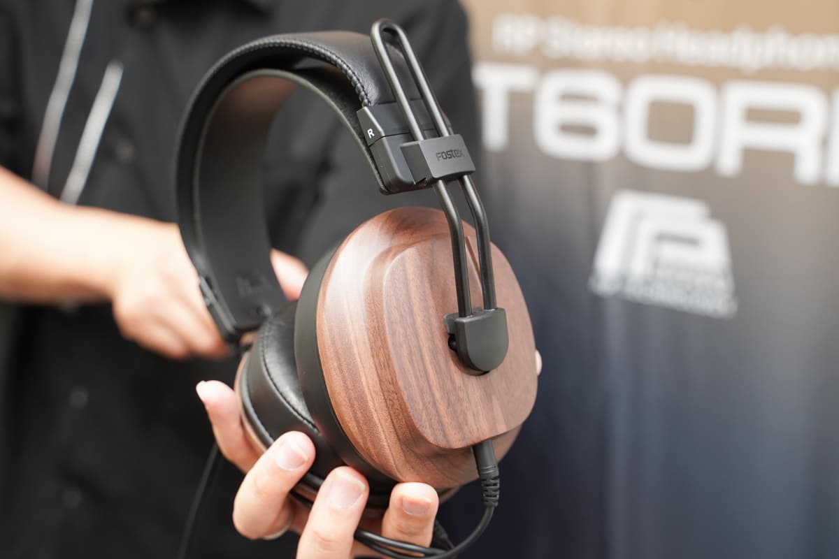 黒胡桃無垢材ハウジングの密閉タイプ「T60RPmk2CL」