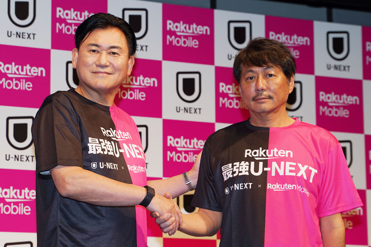 左から楽天モバイル代表取締役会長の三木谷浩史氏、U-NEXTの取締役会長 宇野康秀氏