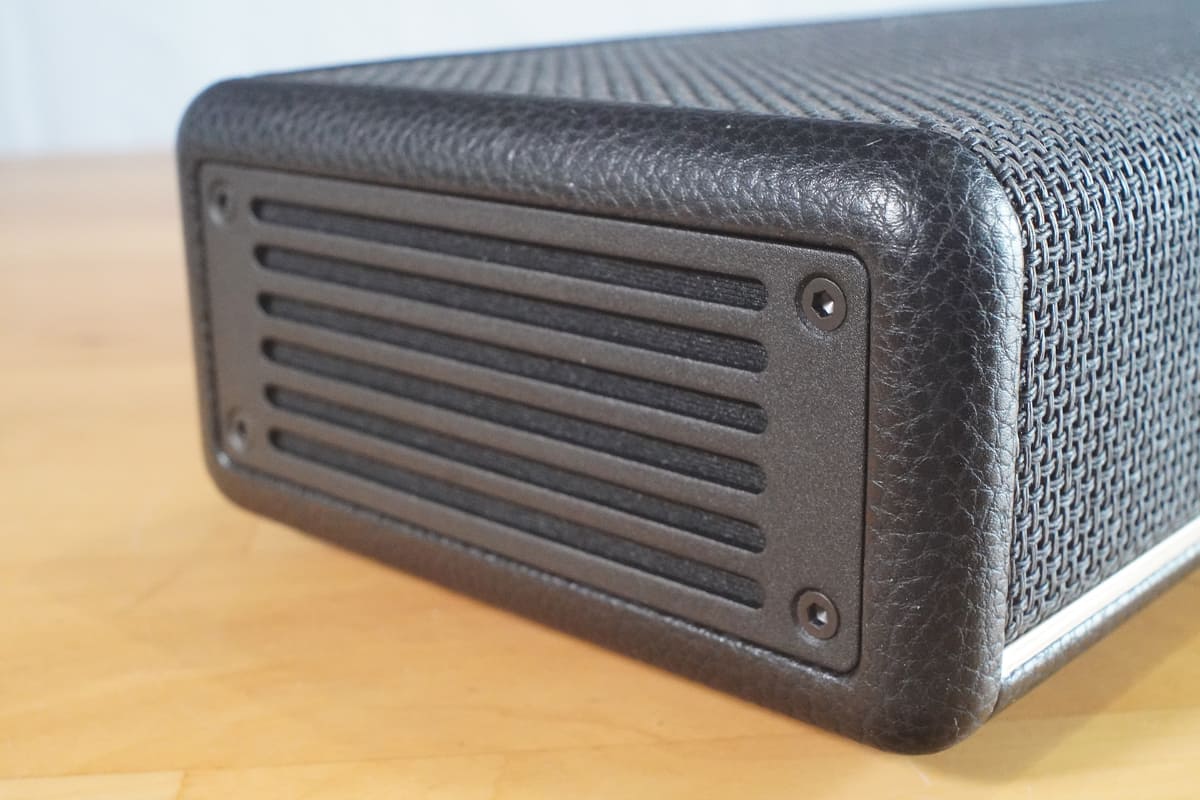 側面にも反射用フルレンジドライバを装備