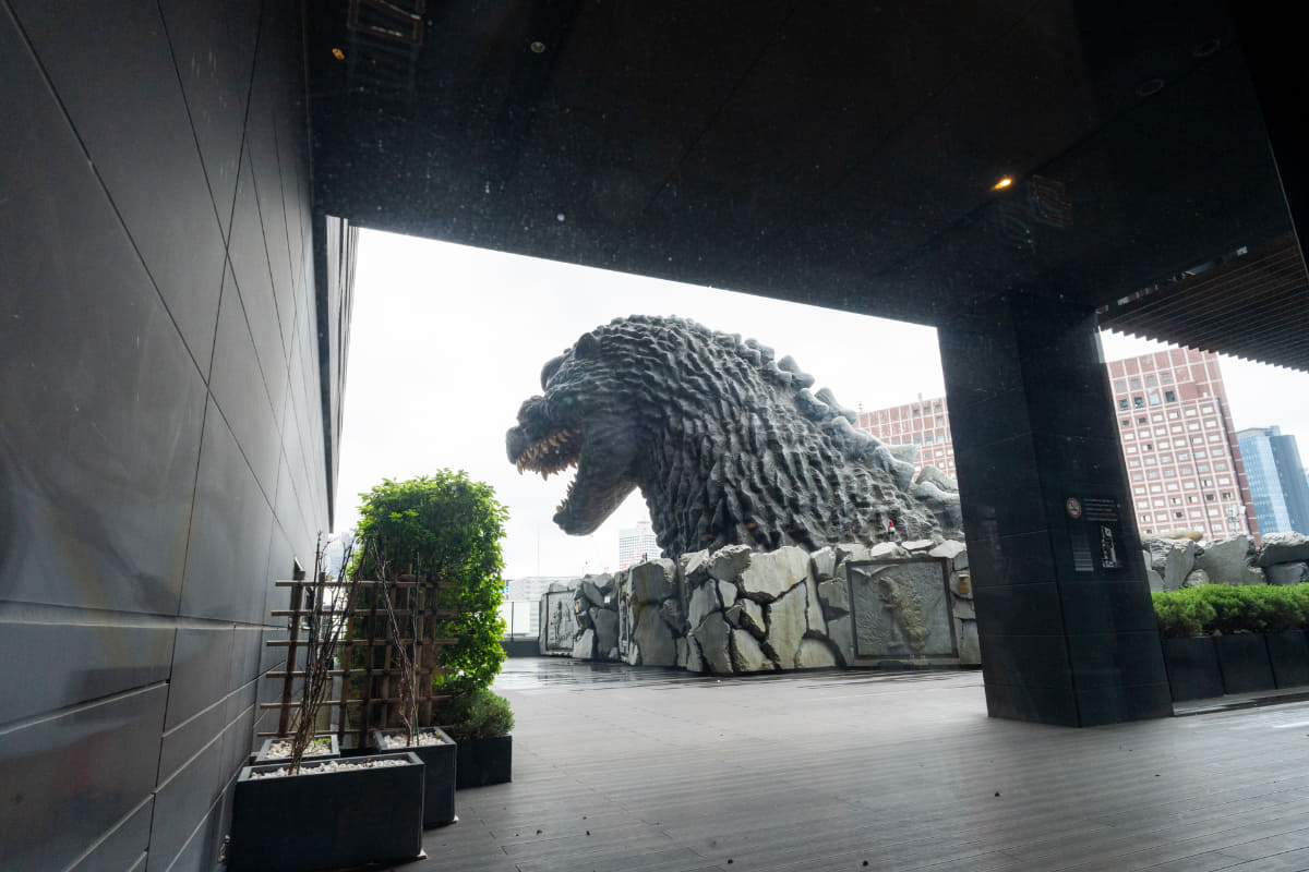 お馴染みのゴジラヘッドも内側から見られる