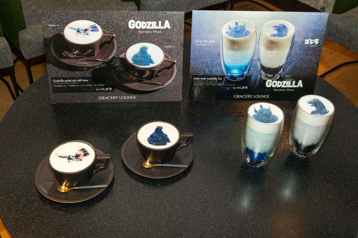 プリントアートラテ(左2つ/各1,870円)、プリントアートソーダ(右2つ/各1,870円)