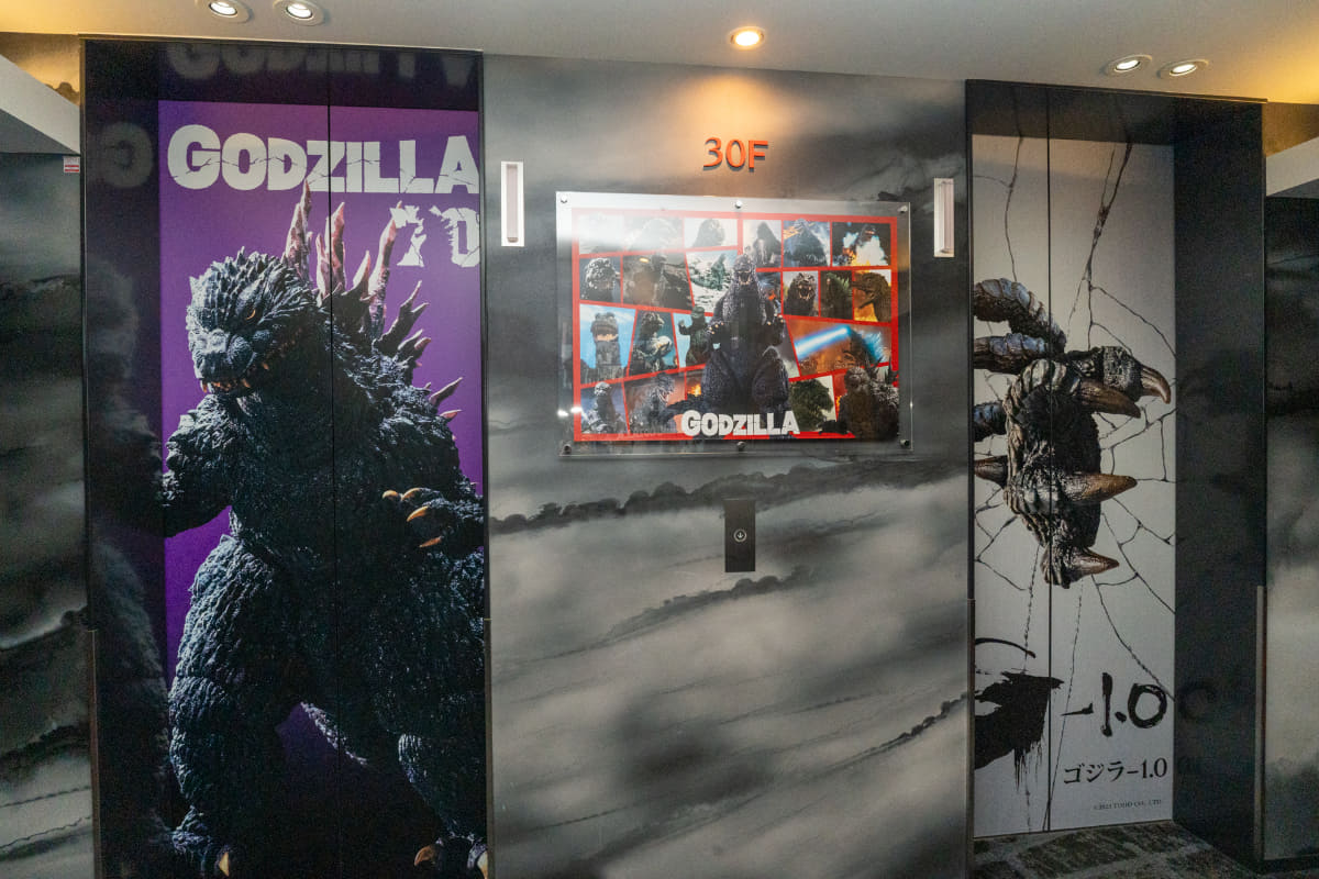 エレベーターホールもゴジラ仕様