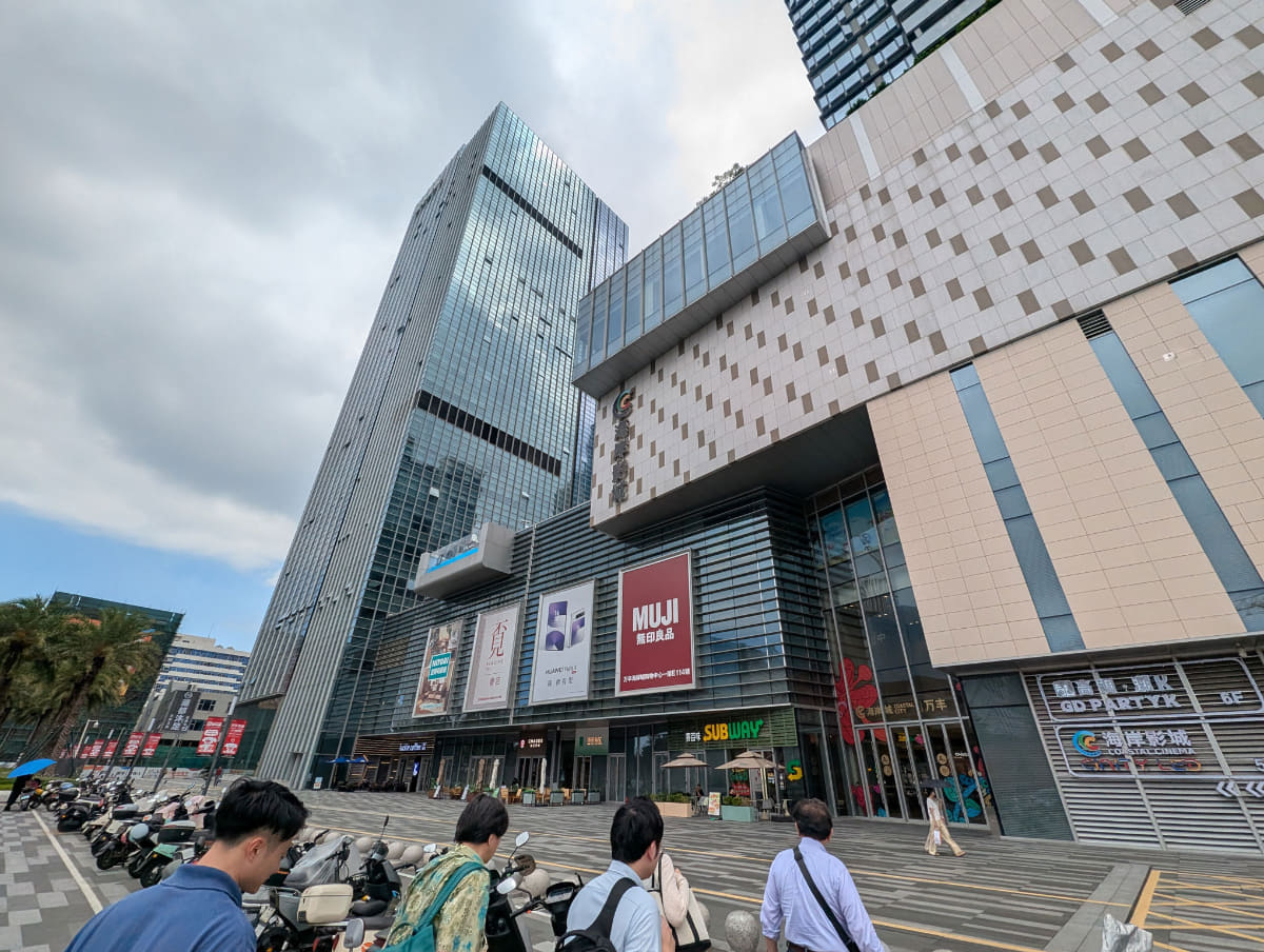 TCLのフラッグシップ店舗が入る「万豊コーストシティショッピングセンター」