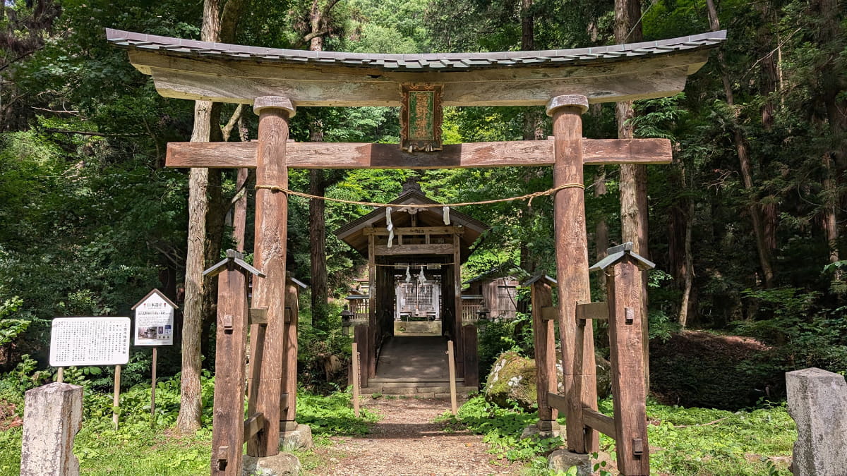 門からアーチ型の橋まで、映画内でも映っていた場所