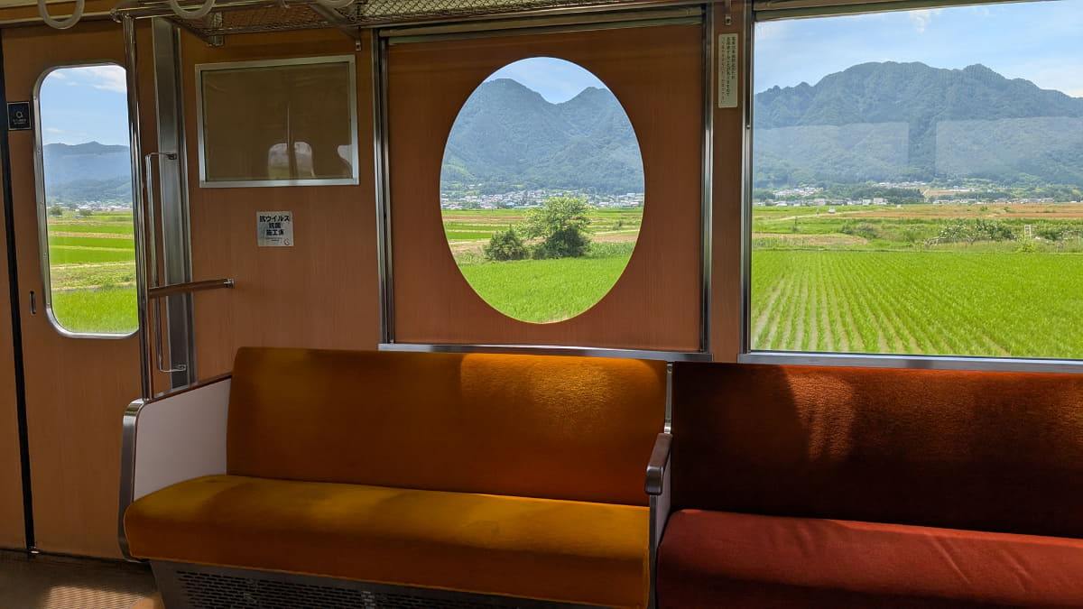 車内は、異世界に入って、ループする際に最初に戻る場所でもある