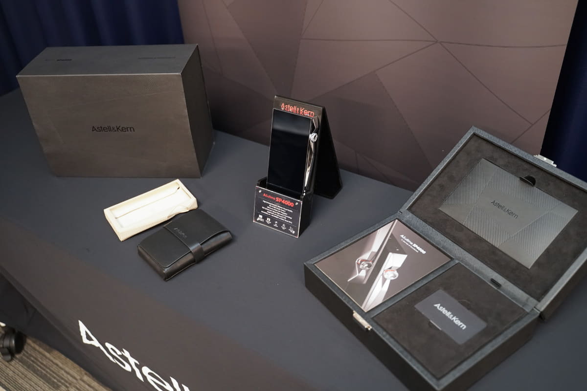 パッケージと内容物