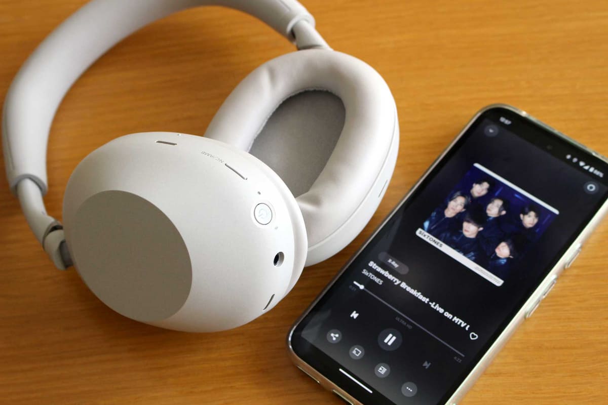 筆者のスマホ「Google Pixel 8a」をプレーヤーにしてWH-1000XM6とLDAC接続し、「Amazon Music HD」で配信中の楽曲を再生した