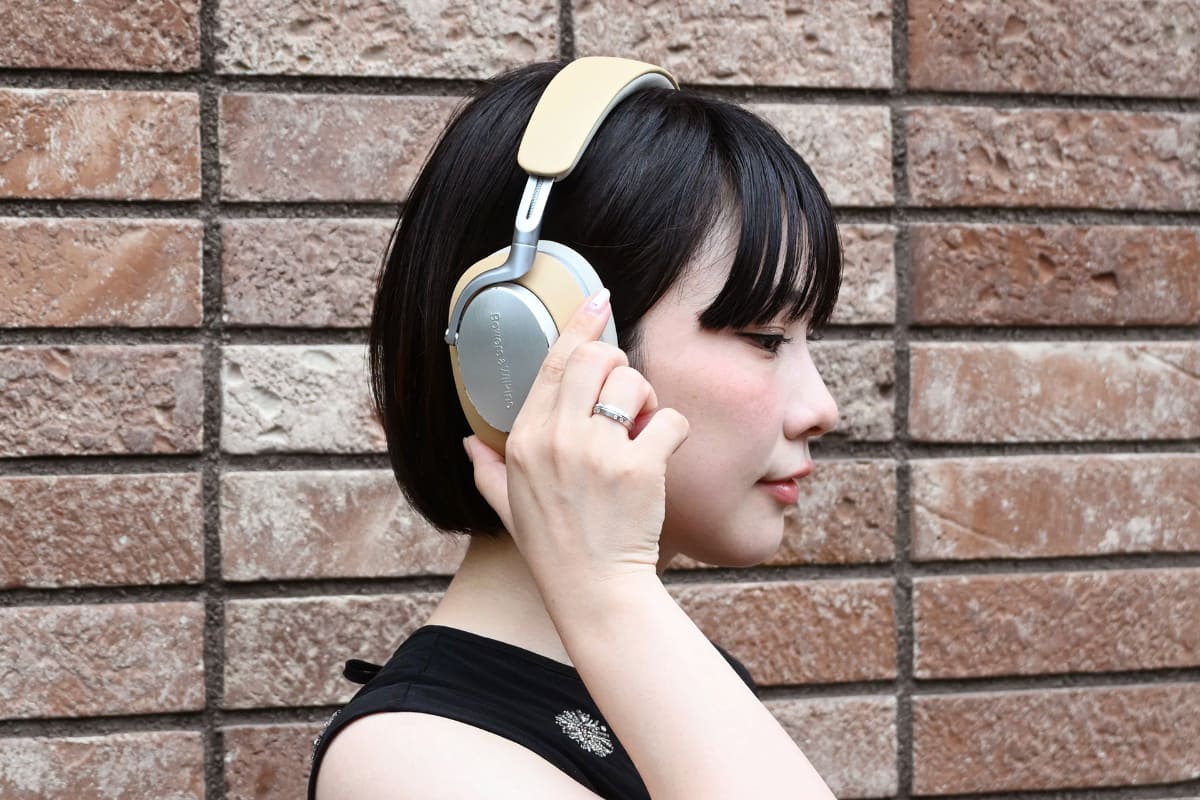 自然と押しやすい場所に配置されたボタン類。右側はいくつかあるけれど、何度か使ううちに覚えられ、意識せずともすっと操作できました