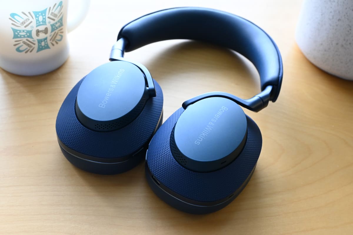 名前の通り、海のような深いブルーが魅力