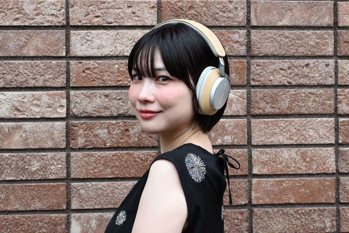 私が選んだタンという色は、「Px8」の中で唯一明るいカラー。ベージュとシルバーの組み合わせが目を引きます