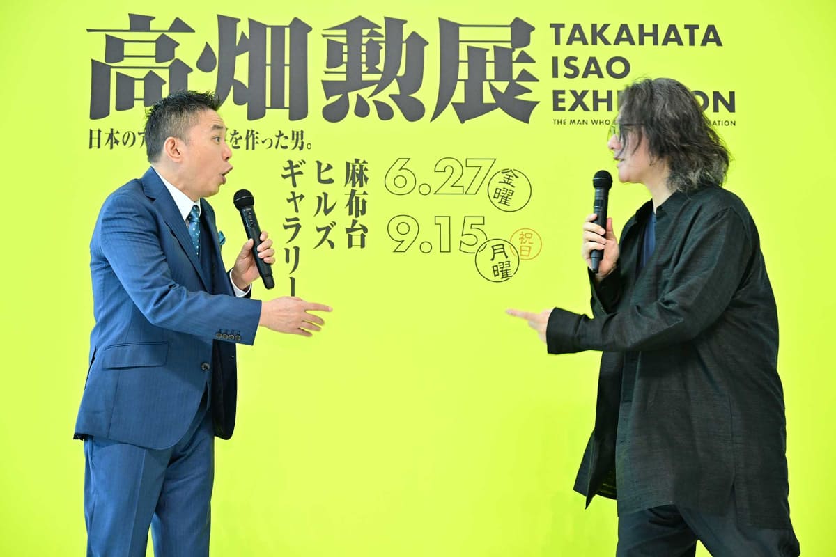 オープニングセレモニーに登壇した爆笑問題・太田光(左)と岩井俊二監督(右)