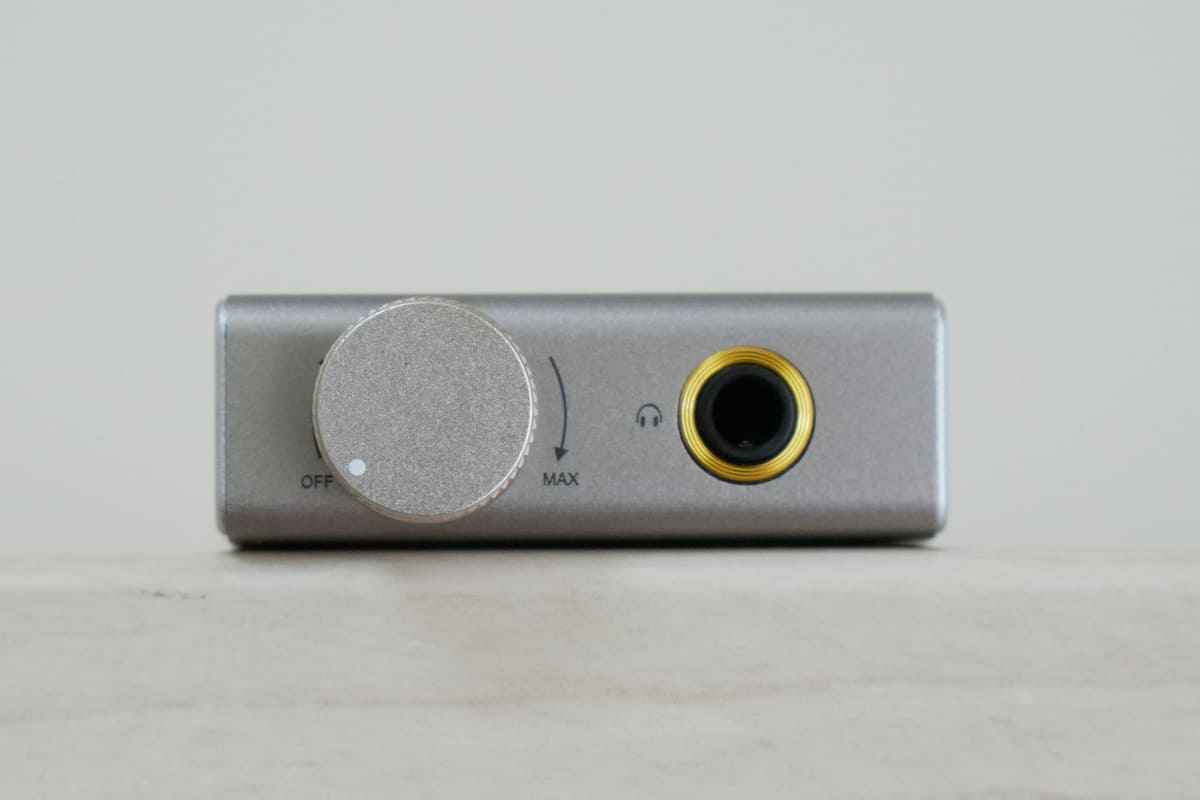出力端子は3.5mmステレオミニ