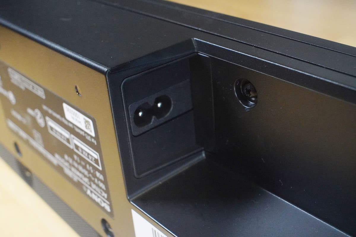 電源端子は反対側