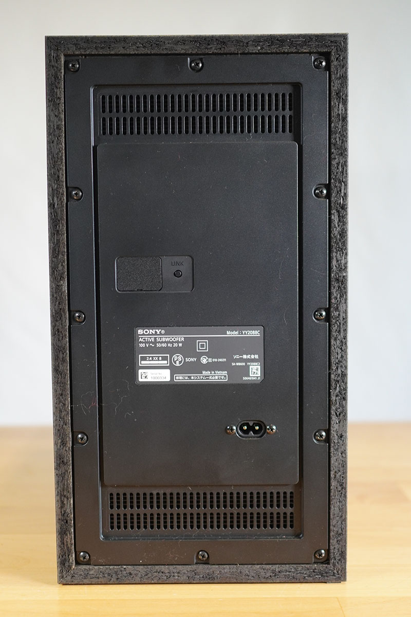 背面は電源端子のみ