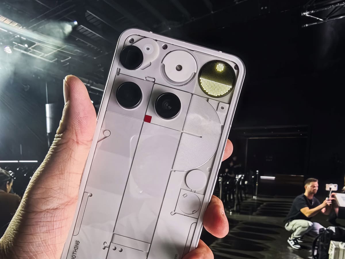 Phone(3)。カラーはホワイト