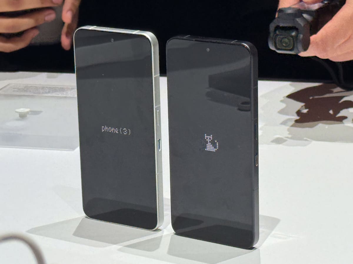 Phone(3)。左がホワイトで右がブラック