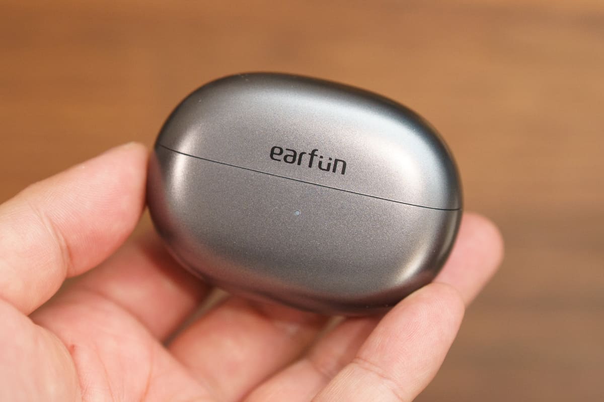 専用ケースからの充電を合わせると40時間使用できる