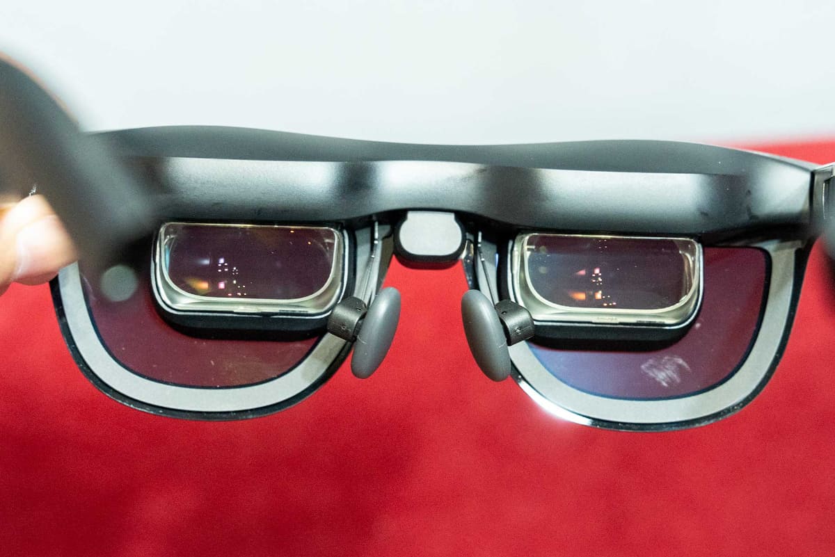 光学系に独自開発の「X Prism」を採用