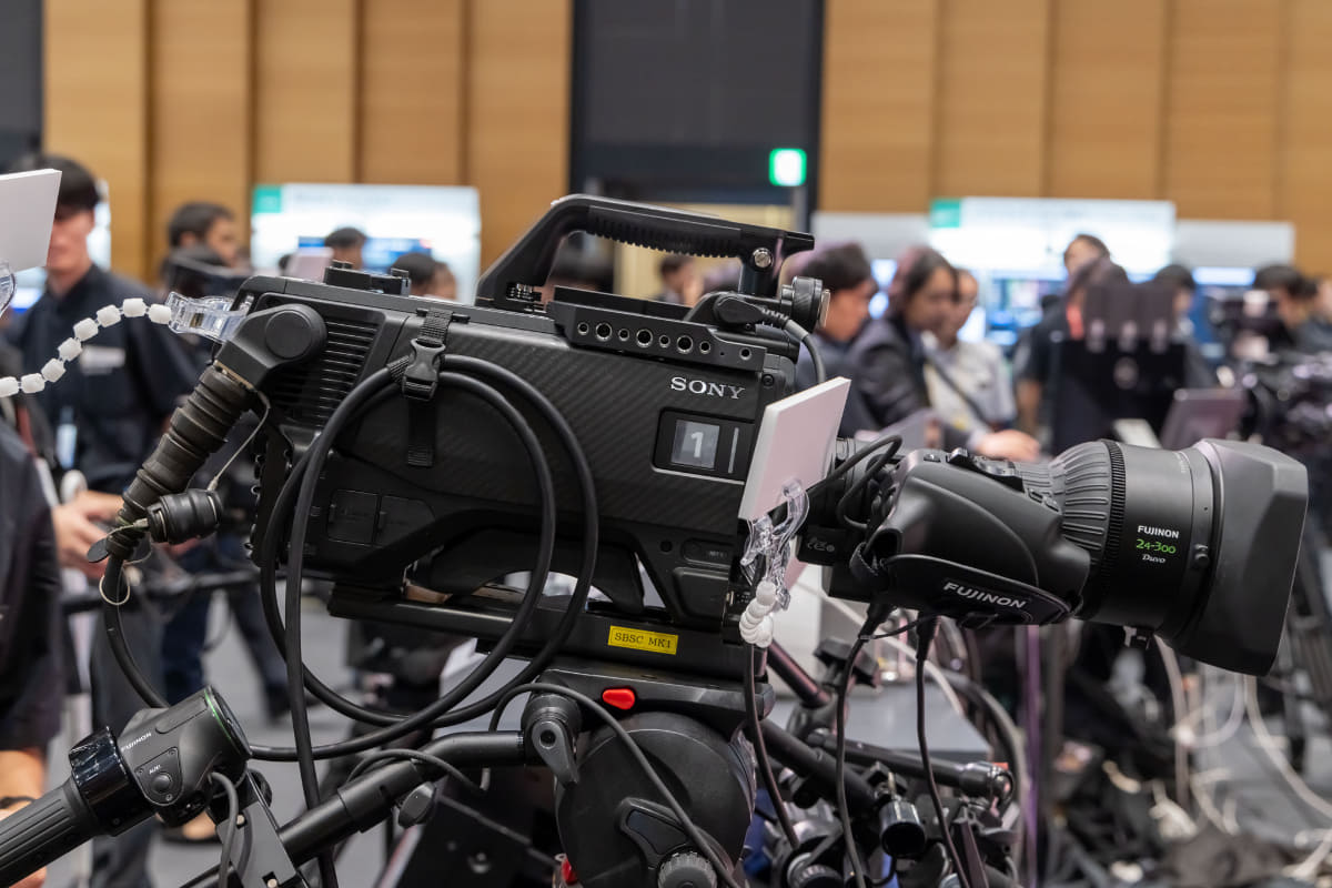 マルチフォーマットポータブルカメラ「HDC-F5500V」