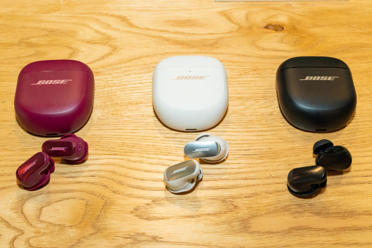 左からディーププラム、ホワイトスモーク、ブラック