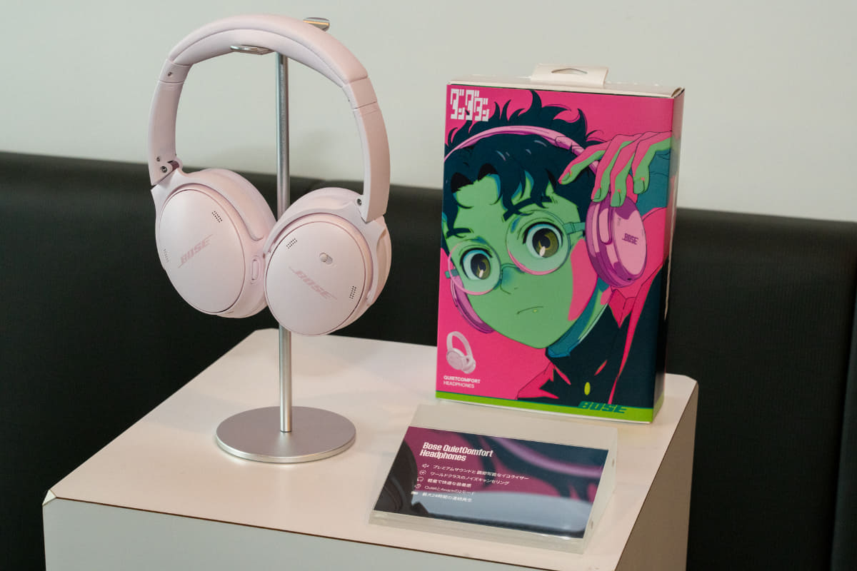 「QuiteComfort Headphones」ペタルピンク×オカルン