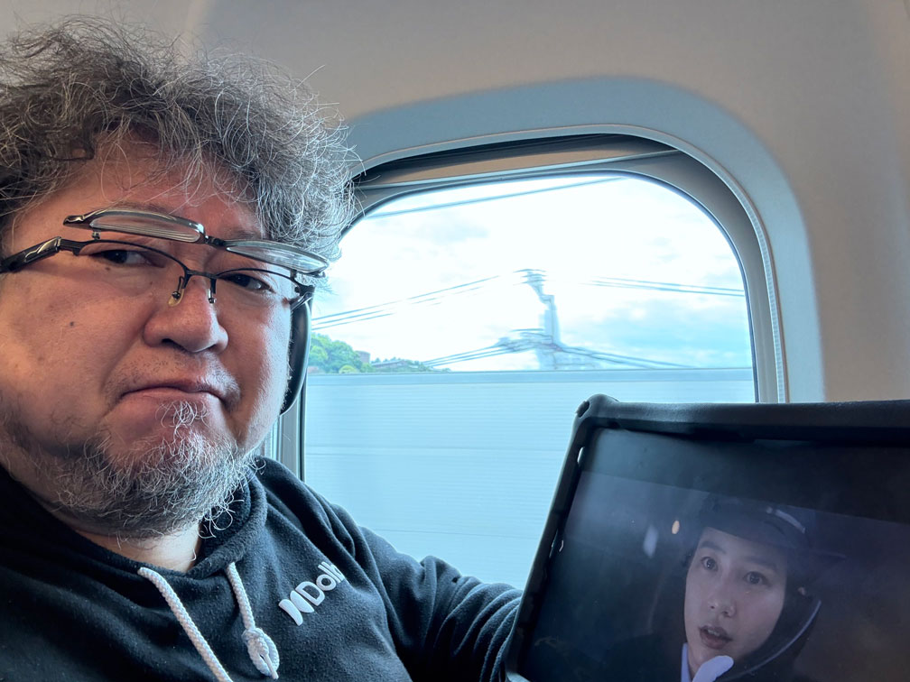 新幹線車内で独り上映会！