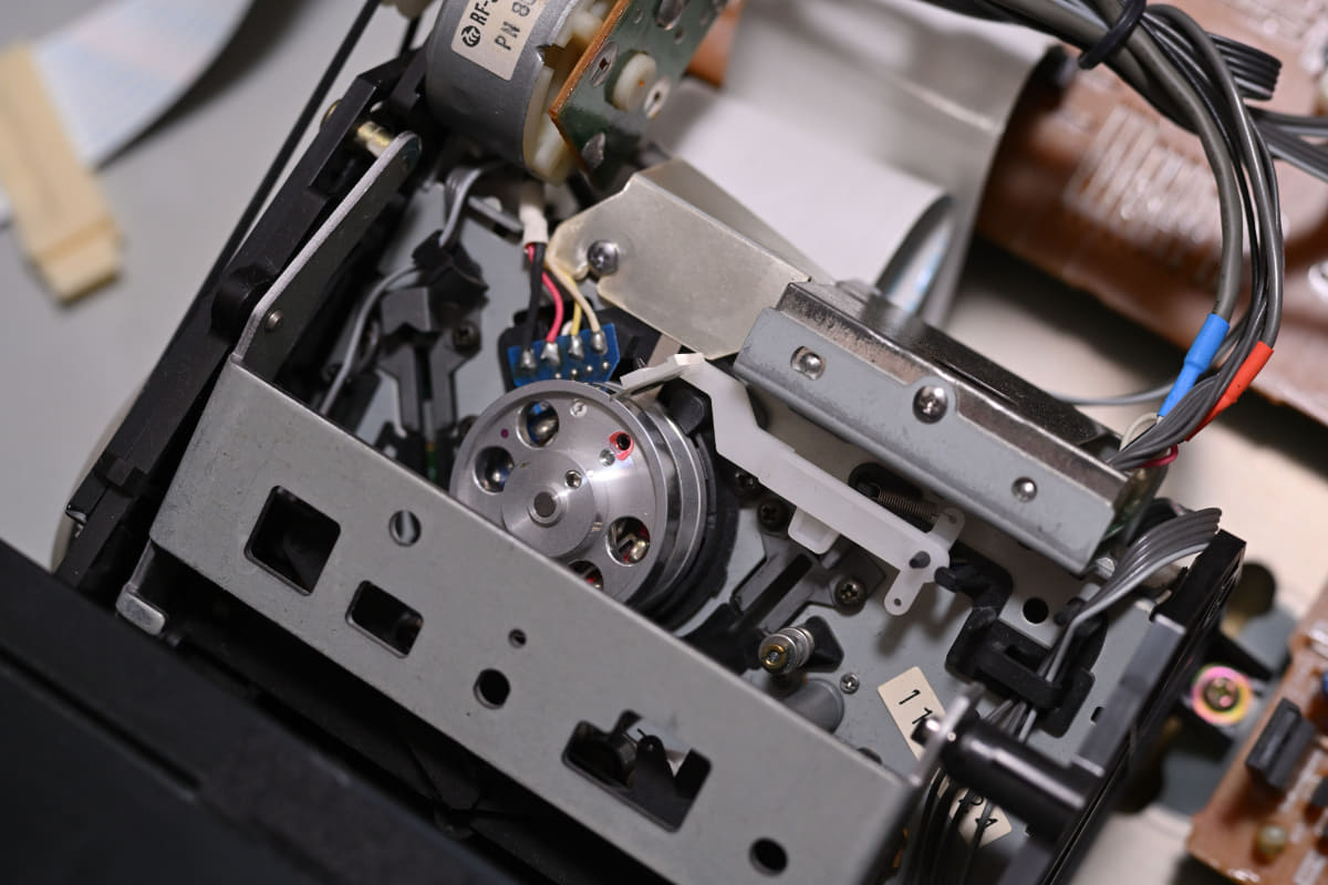 回転ヘッドが固着すると修理は不可能。替わりのヘッドが必要になる