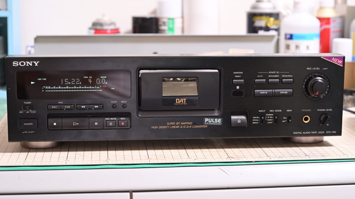 テスト用テープを入れて再生。何もせずとも動いてしまった