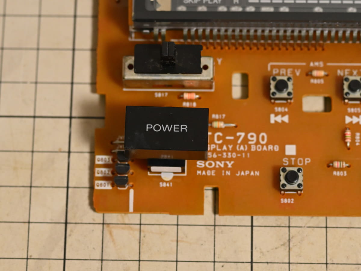 操作キーを移植して基板に取り付け