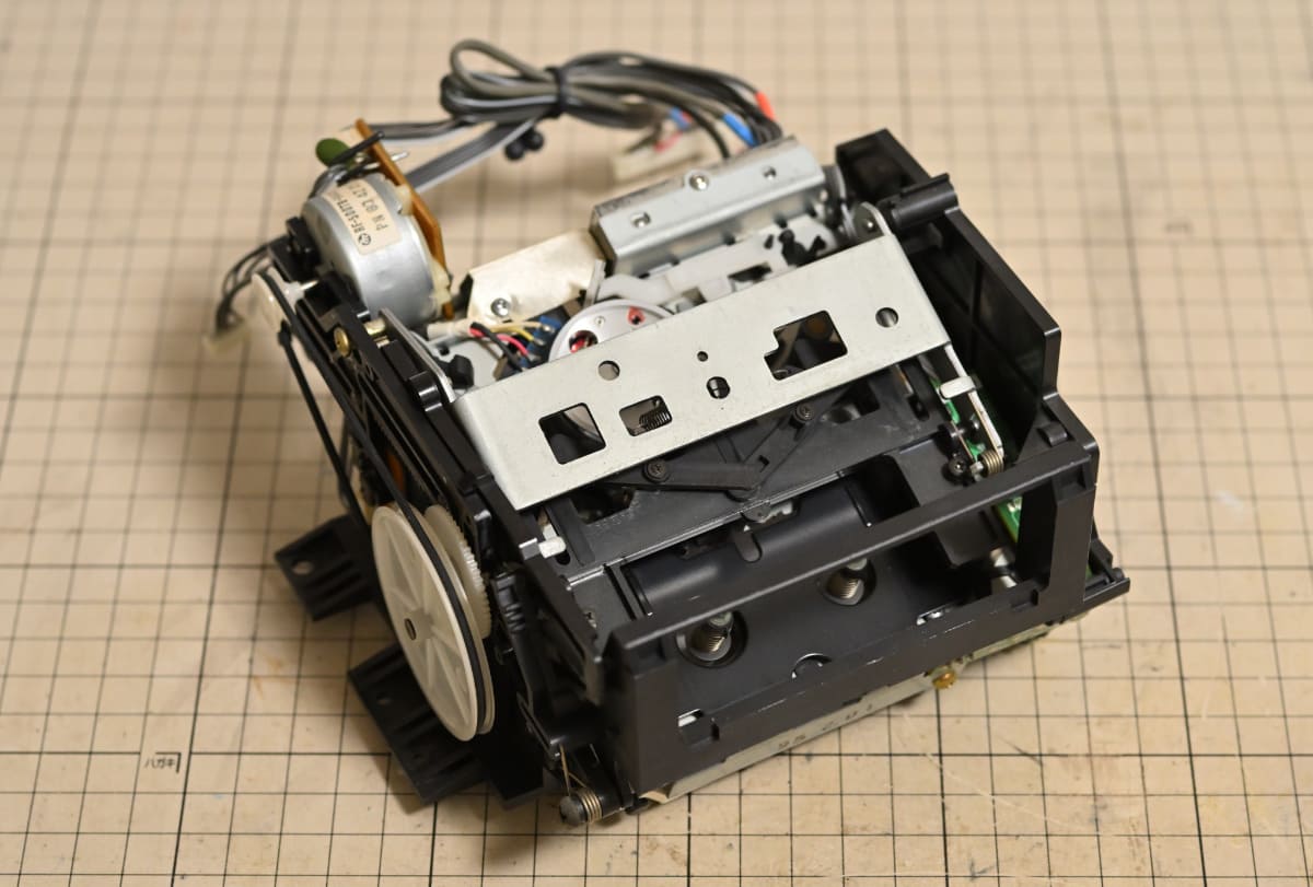 取り外したメカデッキASSY