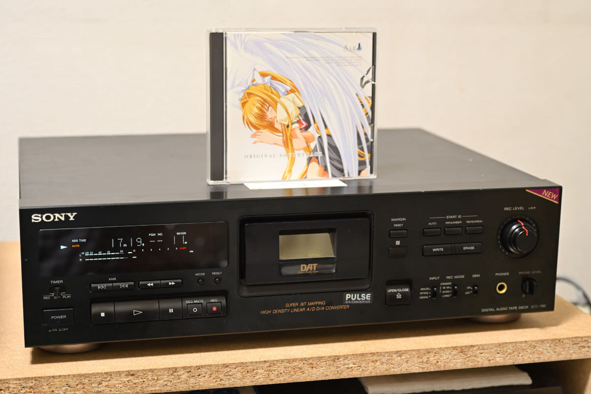 『AIR』のサントラをDATで録って再生。当時この楽曲がDTC-790で作られたと思うと感無量である