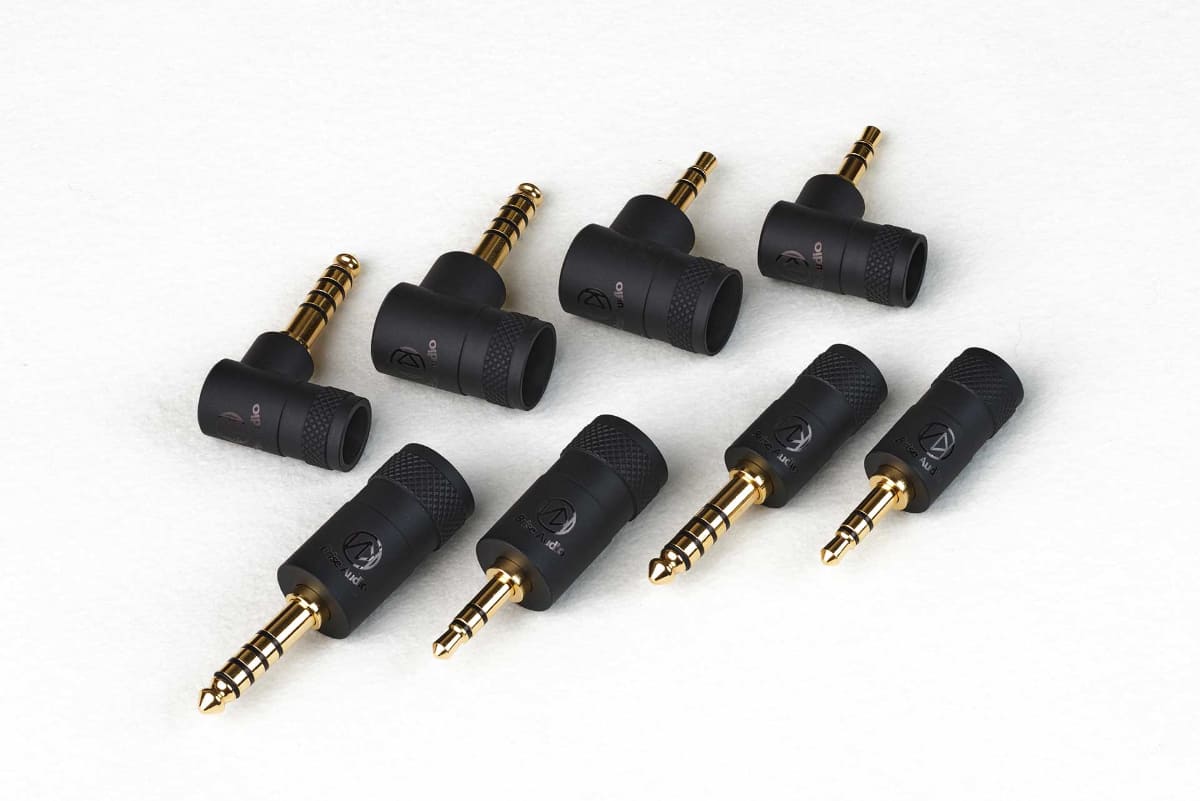 特殊銅合金を採用した高音質オリジナルプラグ