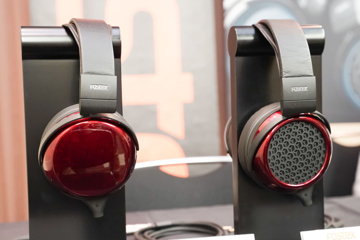 左から密閉型、開放型