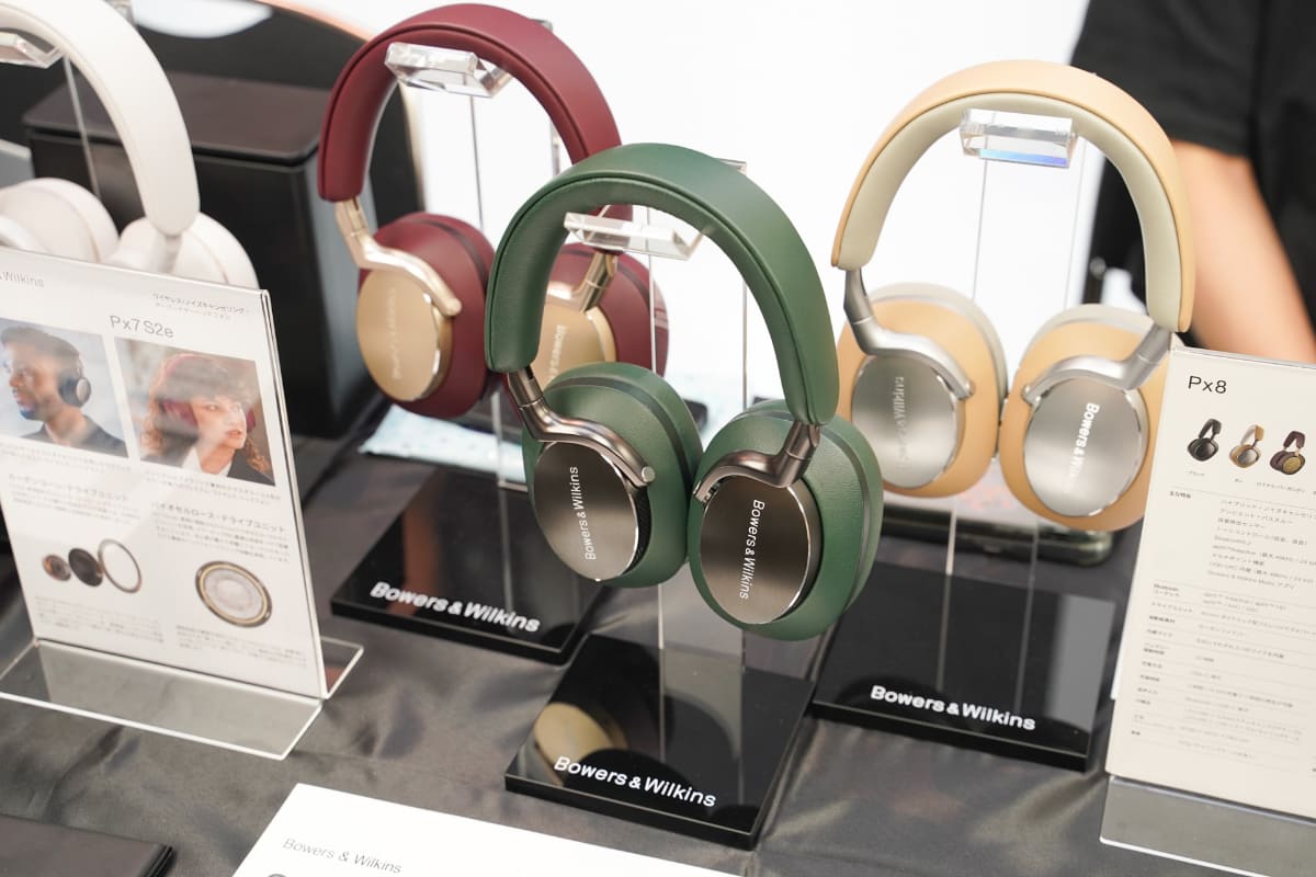 ディーアンドエムホールディングスのブースでは、Bowers&Wilkinsのヘッドフォン「Px7 S2e」や「Px8」、イヤフォンの「Pi6」、「Pi8」などが試聴可能。豊富なカラーバリエーションもチェックできる